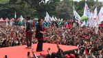 Joget Megawati Kala Slank Dendangkan Orkes Sakit Hati di Bandung