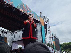 Megawati Sentil Pihak yang Terus-terusan Kasih Sembako: Duitnya dari Mana?