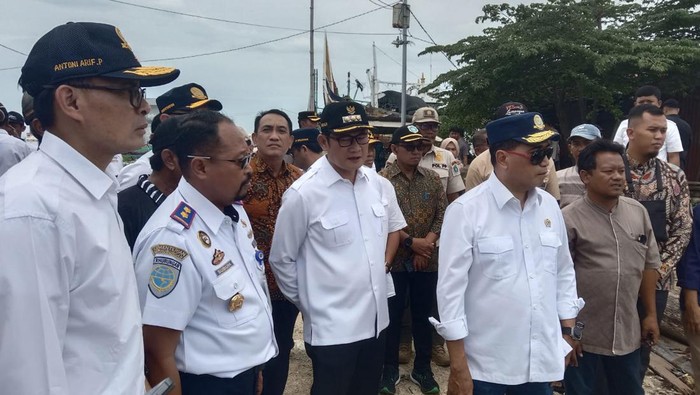 Menhub didampingi Bupati Lamongan melakukan kunjungan kerja di TPI Brondong