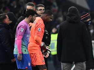 Momen Pemain Milan Mogok Main Setelah Maignan Jadi Korban Rasisme