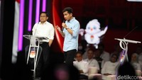 KPU telah menunjuk 11 pakar untuk menjadi panelis dan menyiapkan pertanyaan pada debat ini. Tema debat tersebut mulai dari lingkungan hidup, energi hingga pangan.