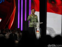 Mahfud Ogah Tanggapi Viral Pose Jari dari Mobil Presiden: Tanya ke Pak Jokowi