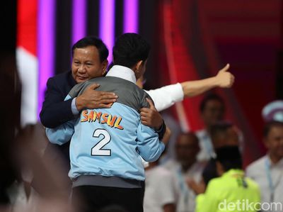 Momen Hangat Prabowo Peluk Gibran Usai Debat Cawapres