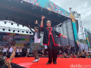 Megawati Bakar Semangat Peserta Kampanye Akbar Ganjar, Pekik Merdeka 3 Kali