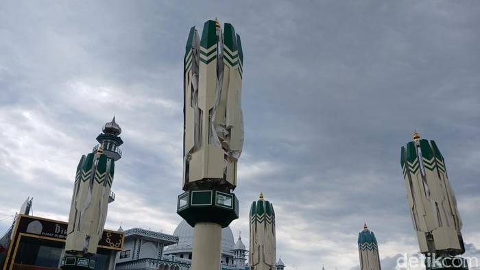 Payung Madinah di Kota Pasuruan rusak