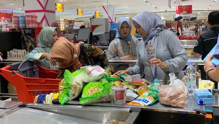 Pelanggan Transmart Bintaro