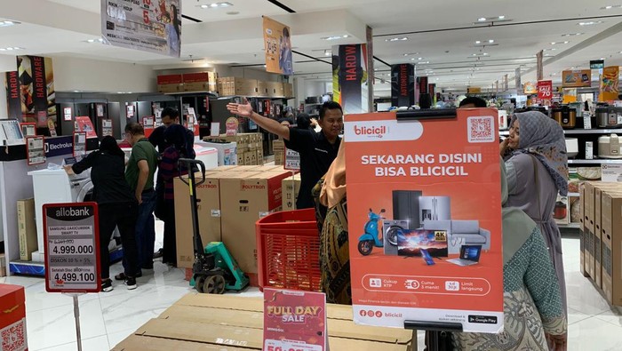 Pelanggan Transmart Bintaro