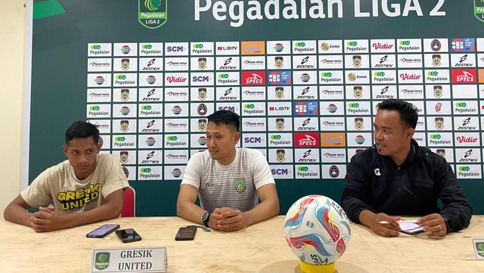 Pelatih Gresik United Agus Indra Kurniawan