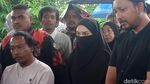 Suasana Haru di Pemakaman Ayah Ammar Zoni