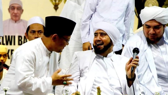 Pemerintah Kabupaten Kudus mengadakan silaturahmi ulama bersama PJ Bupati Kudus M. Hasan Chabibie dan Habib Jindan bin Novel bin Salim bin Jidan, di pendopo, Jumat (19/1/2024).