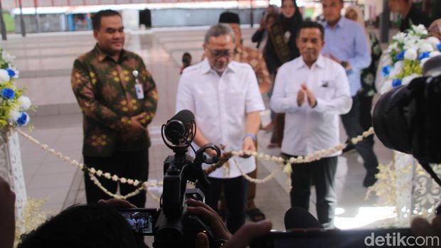 Peresmian pasar rakyat Cepu induk oleh Menteri Perdagangan Zulkifli Hasan, Minggu (21/1/2024).