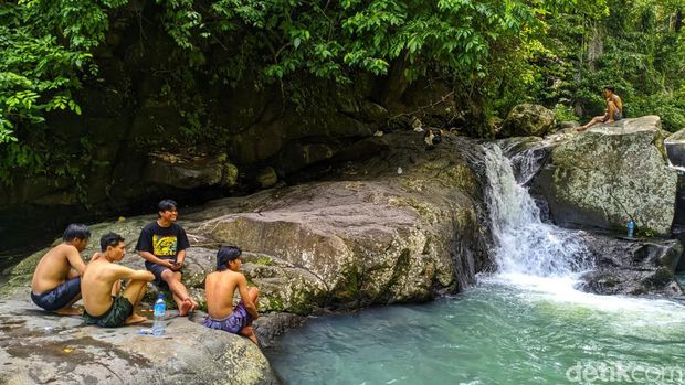 Pesona Air Terjun Tibu Tereng di Lombok Barat, NTB.