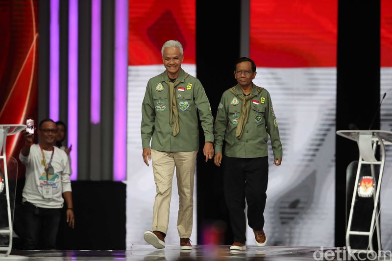 KPU menggelar debat keempat Pilpres 2024 yang diikuti tiga calon Wakil Presiden. Tiga cawapres ini mengenakan pakaian alias outfit yang berbeda.