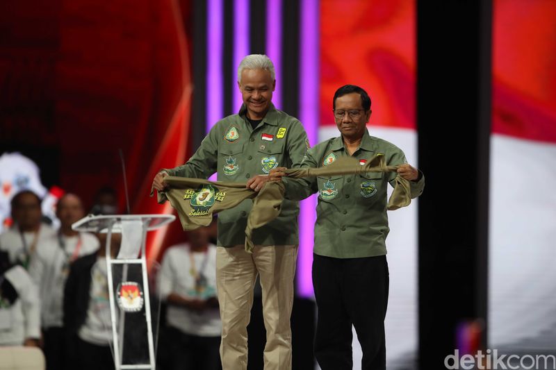 KPU menggelar debat keempat Pilpres 2024 yang diikuti tiga calon Wakil Presiden. Tiga cawapres ini mengenakan pakaian alias outfit yang berbeda.