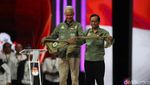 Potret Busana Pasangan Capres-Cawapres di Debat Keempat