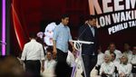 Potret Busana Pasangan Capres-Cawapres di Debat Keempat