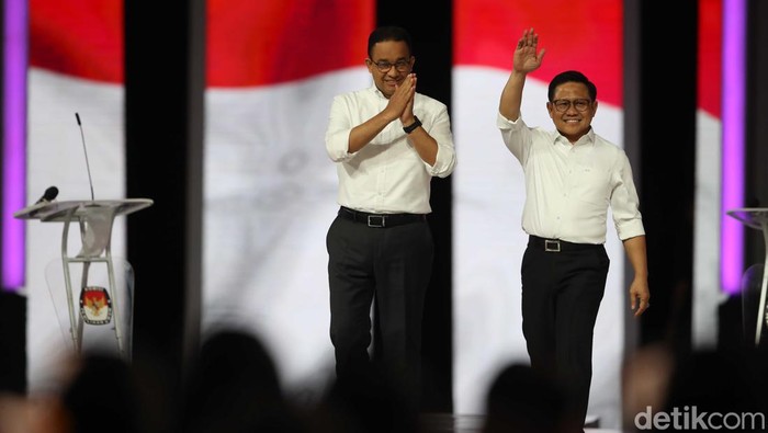 KPU menggelar debat keempat Pilpres 2024 yang diikuti tiga calon Wakil Presiden. Tiga cawapres ini mengenakan pakaian alias outfit yang berbeda.