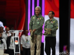 Ganjar Sarankan Mahfud Mundur dari Menko Polhukam
