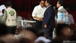 Prabowo Salaman dengan Anies Setelah Debat Cawapres