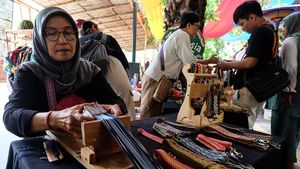 Intip Pembuatan Kerajinan Tenun di Solo