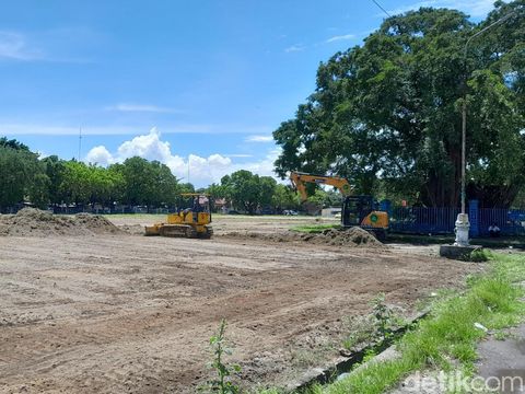 Proses revitalisasi Alun-alun Keraton Solo, Minggu (21/1/2024).