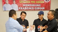 Bahkan Relawan Pro Gibran ini juga mengajak dan  mensosialisasikan pilpres berjalan hanya satu puteran, dan menang total sebagai pemenangnya yakni pasangan Prabowo-Gibran.  Alasan meminta hanya satu putaran, karena dengan begitu menghemat uang negara dan juga dapat menjaga stabilitas keamanan negara. 