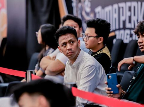 RM Gustilantika Marrel Suryokusumo saat menyaksikan laga Bima Perkasa vs Dewa United di IBL 2024 di GOR Pancasila UGM, Sabtu (21/1/2024).