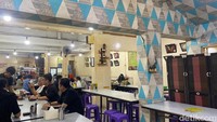 Pilihan seafoodnya pun beragam. Mulai dari kepiting, cumi, udang, aneka ikan, lengkap dengan cah kangkung dan ayam goreng. Foto: detikcom