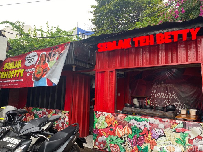 Seblak Teh Betty sajikan seblak cebrek ala Rafael yang sedap bumbunya