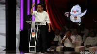 Cawapres nomor urut 1 Muhaimin Iskandar atau Cak Imin menyampaikan pernyataan penutup dalam debat cawapres kedua Pilpres 2024. Muhaimin Iskandar menyebut inti dari pembangunan berkelanjutan adalah tidak meninggalkan petani, peternak, nelayan, dan seluruh kelompok rentan lainnya. Untuk itu, dia menilai pembangunan berkelanjutan tidak boleh diabaikan.