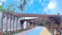 Tempat berjalan santai sambil menikmati pemandangan sekitar.