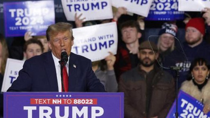 MANCHESTER, NEW HAMPSHIRE - JANUARY 20: Republican presidential candidate and former President Donald Trump speaks during a campaign rally at the SNHU Arena on January 20, 2024 in Manchester, New Hampshire. Trump is rallying four days before New Hampshire voters will weigh in on the Republican nominating race with their first-in-the-nation primary.   Alex Wong/Getty Images/AFP (Photo by ALEX WONG / GETTY IMAGES NORTH AMERICA / Getty Images via AFP)