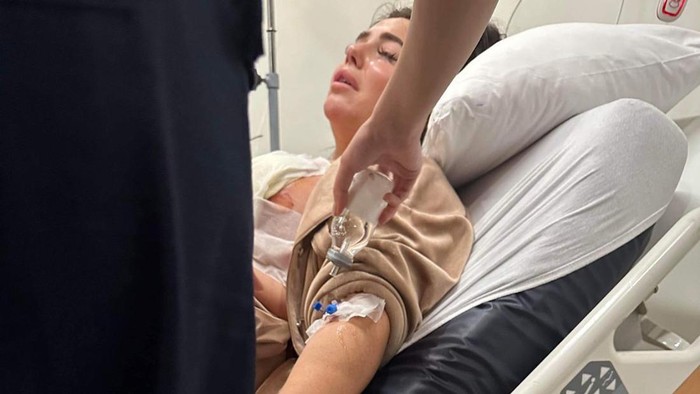 Wanita implan payudara jadi sekarat