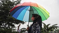 BMKG juga mengungkapkan potensi cuaca ekstrem terjadi selama periode puncak musim hujan berlangsung pada bulan Januari hingga Februari 2024. Potensi hujan lebat hingga gelombang tinggi turut terjadi di sebagian besar wilayah Indonesia. 