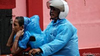 BMKG juga menyebut cuaca ekstrem akan masih mengancam sebagian besar wilayah di Indonesia sampai Februari. Oleh sebab itu masyarakat diminta waspada serta bersiap siaga akan potensi bencana hidrometeorologi. 