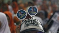 Para pendukung tampak mengenakan atribut bentuk dukungan kepada Anies.