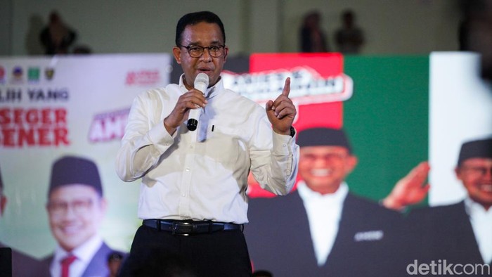 Capres nomor urut 1 Anies Baswedan berkampanye di GOR Parung, Kabupaten Bogor, Jawa Barat, Senin (22/1/2024).