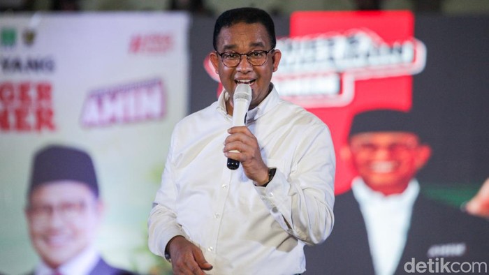Capres nomor urut 1 Anies Baswedan berkampanye di GOR Parung, Kabupaten Bogor, Jawa Barat, Senin (22/1/2024).