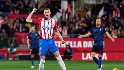 Foto: Hat-trick Dovbyk yang Ungguli Cristiano Ronaldo