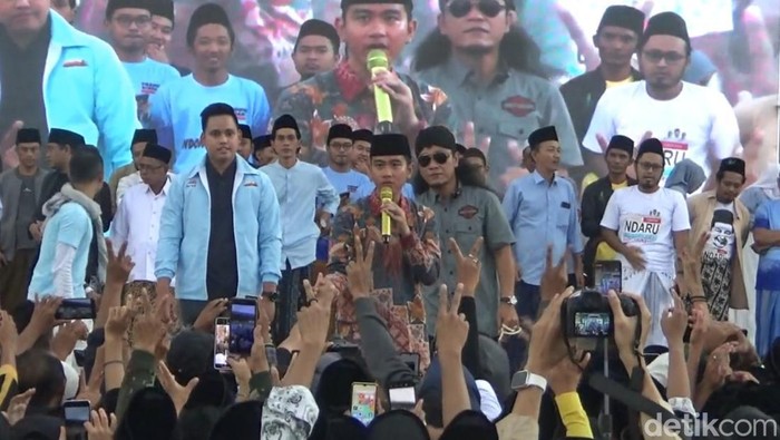 Cawapres nomor urut 2 Gibran Rakabuming Raka di Kendal, Senin (22/1/2024).