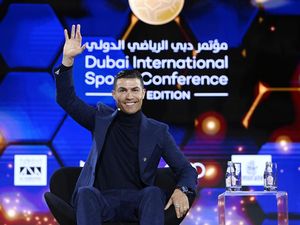 Terlalu Receh, Pelatih Lille Ogah Tanggapi Komentar Ronaldo soal Ligue 1