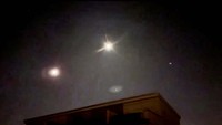 A meteor lights up the sky over Berlin, Germany, Januray 21, 2024 in this screen grab obtained from social media video. Michael Aye/Franck Marchis via REUTERS  NO RESALES. NO ARCHIVES MANDATORY CREDIT THIS IMAGE HAS BEEN SUPPLIED BY A THIRD PARTY