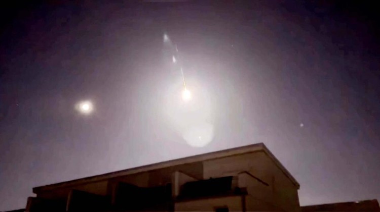 A meteor lights up the sky over Berlin, Germany, Januray 21, 2024 in this screen grab obtained from social media video. Michael Aye/Franck Marchis via REUTERS  NO RESALES. NO ARCHIVES MANDATORY CREDIT THIS IMAGE HAS BEEN SUPPLIED BY A THIRD PARTY