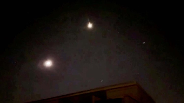 A meteor lights up the sky over Berlin, Germany, Januray 21, 2024 in this screen grab obtained from social media video. Michael Aye/Franck Marchis via REUTERS  NO RESALES. NO ARCHIVES MANDATORY CREDIT THIS IMAGE HAS BEEN SUPPLIED BY A THIRD PARTY