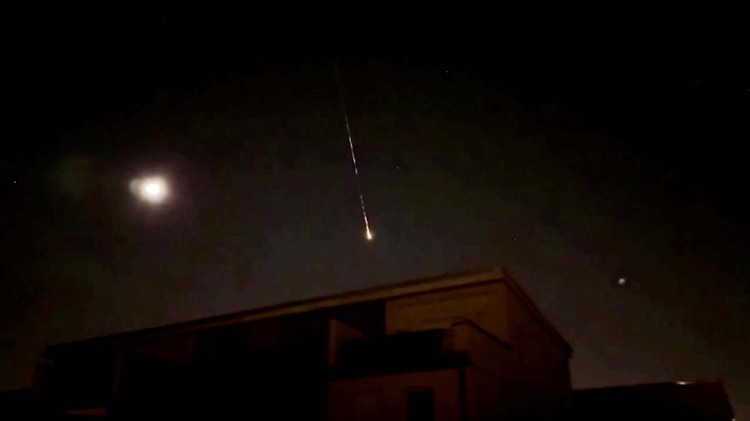 A meteor lights up the sky over Berlin, Germany, Januray 21, 2024 in this screen grab obtained from social media video. Michael Aye/Franck Marchis via REUTERS  NO RESALES. NO ARCHIVES MANDATORY CREDIT THIS IMAGE HAS BEEN SUPPLIED BY A THIRD PARTY