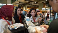 AIA juga turut memberikan edukasi pengenalan masakan sehat dan mengolah makanan yang tepat guna mendorong masyarakat untuk membangun kebiasaan mengonsumsi makanan sehat. 