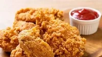 Dijajakan hingga berupa kedai rumahan, DFresto Fried Chicken mematok harga Rp 8.000an per potongnya. Lokasi tersebar menjamur di Jabodetabek. Foto: Istimewa/Instagram/Twitter