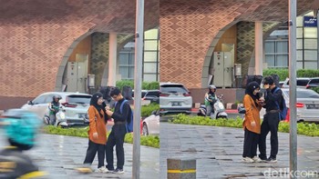 Perbandingan zoom 10x pada Galaxy S23 Ultra (kiri) vs S24 Ultra (kanan), lebih detail mana? Foto: Adi Fida Rahman/detikINET
