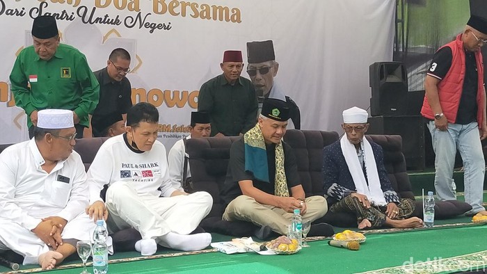 Ganjar Pranowo di Ponpes Roudlotus Solihin Lampung Selatan.