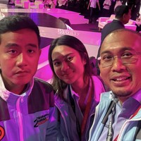 Di debat keempat itu, Azizah Salsha kedapatan berada di tribun khusus pendukung paslon nomor urut 2 yang posisinya tepat di belakang podium. Baru kali ini, ia terlihat menyaksikan debat pilpres 2024 secara langsung. (Foto: Instagram)